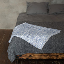 Load image into Gallery viewer, BRYN Throw Blanket