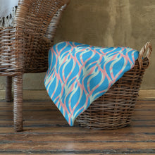 Load image into Gallery viewer, GEOGRAPHIQUE Throw Blanket
