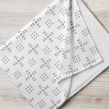 Load image into Gallery viewer, ALABASTER Throw Blanket