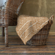 Load image into Gallery viewer, TERRE Throw Blanket