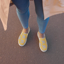 Load image into Gallery viewer, ALIZA Women’s slip-on canvas shoes