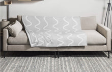 Load image into Gallery viewer, MANHATTAN Throw Blanket