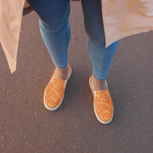 Load image into Gallery viewer, VOLT Women’s slip-on canvas shoes