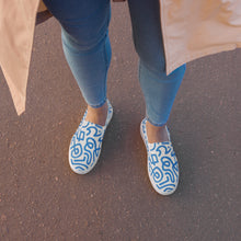 Load image into Gallery viewer, SWERVE Women’s slip-on canvas shoes