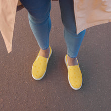 Load image into Gallery viewer, CIRQUE Women’s slip-on canvas shoes