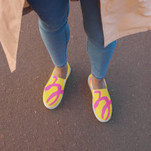 Load image into Gallery viewer, Women’s slip-on canvas shoes