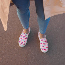 Load image into Gallery viewer, CROIX Women’s slip-on canvas shoes