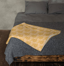 Load image into Gallery viewer, MERINGUE Throw Blanket
