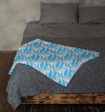 Load image into Gallery viewer, GEOGRAPHIQUE Throw Blanket
