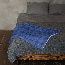 Load image into Gallery viewer, BRIO Throw Blanket
