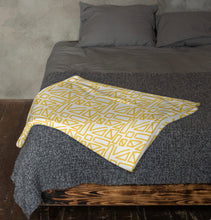 Load image into Gallery viewer, GIO Throw Blanket
